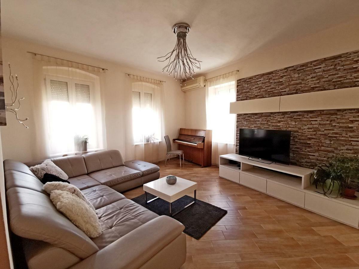Golden View Apartment Rijeka Luaran gambar